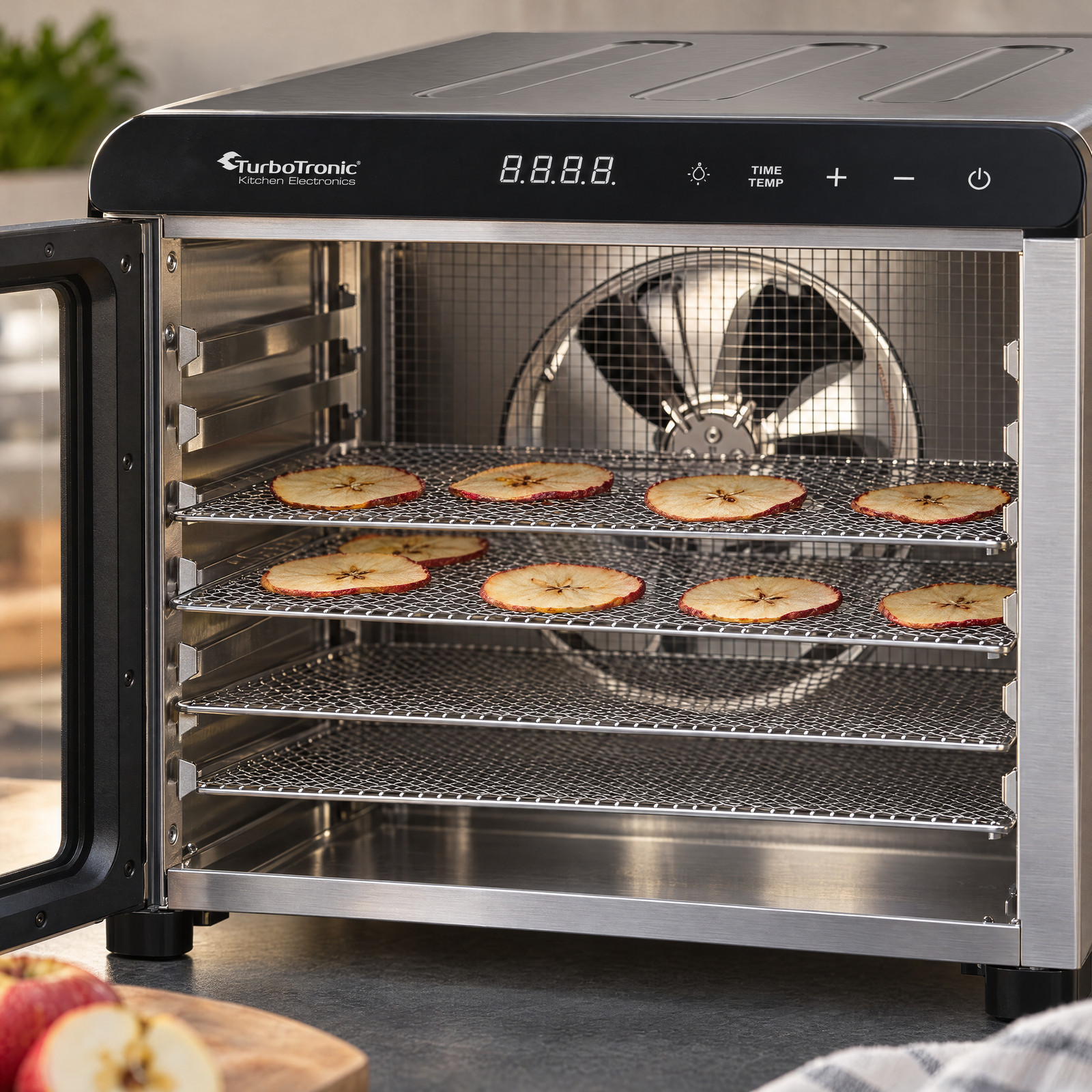 Geöffneter FD55 mit sichtbarem rückseitigem Ventilator und Edelstahlgittern